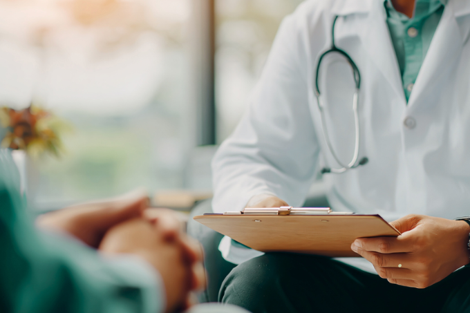 Muito além da despedida: descontos em consultas e empréstimo de produtos ortopédicos